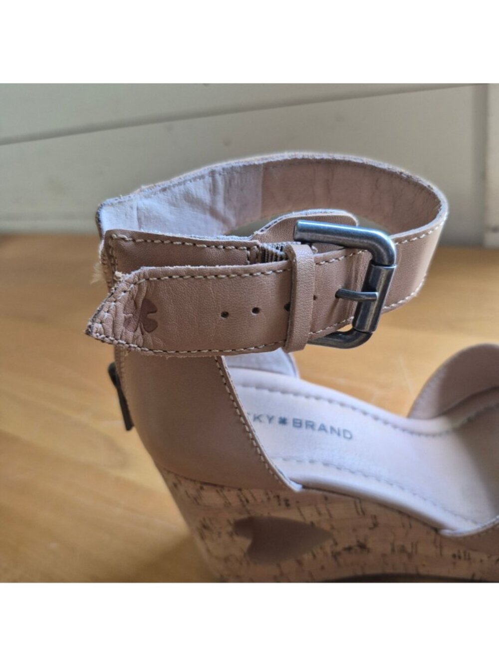 Lucky Brand Tan Wedge Sandals With Cork Heel & Ankle Strap Buckle Closure Size 6 - Picture 2 of 9